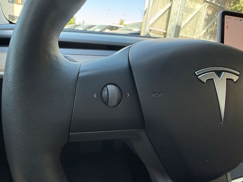 Tesla Model 3 Long Range AWD Tažné - fotka 28 z 38