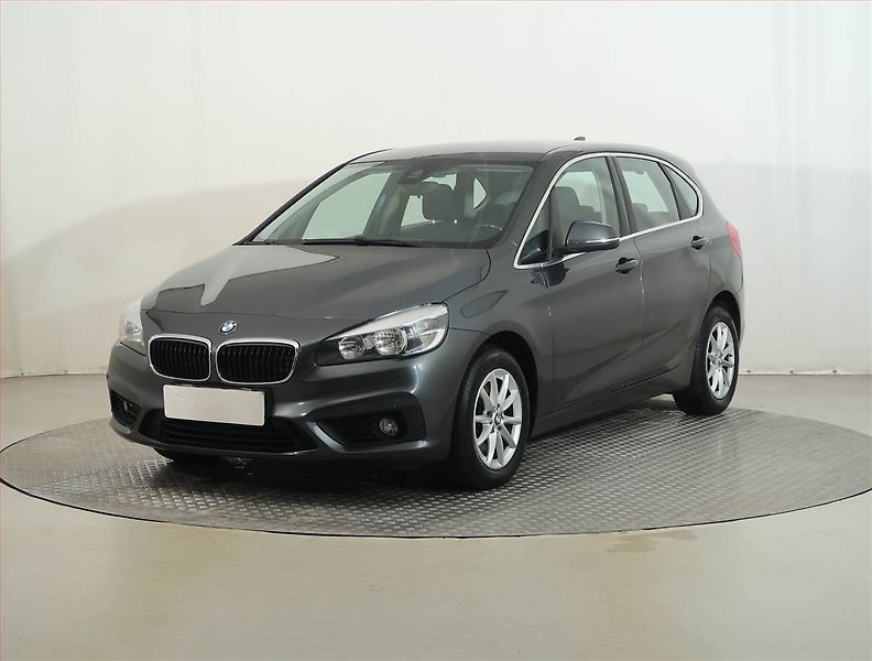 BMW Řada 2 (2016) 218i Active Tourer, Automat - fotka 2 z 16