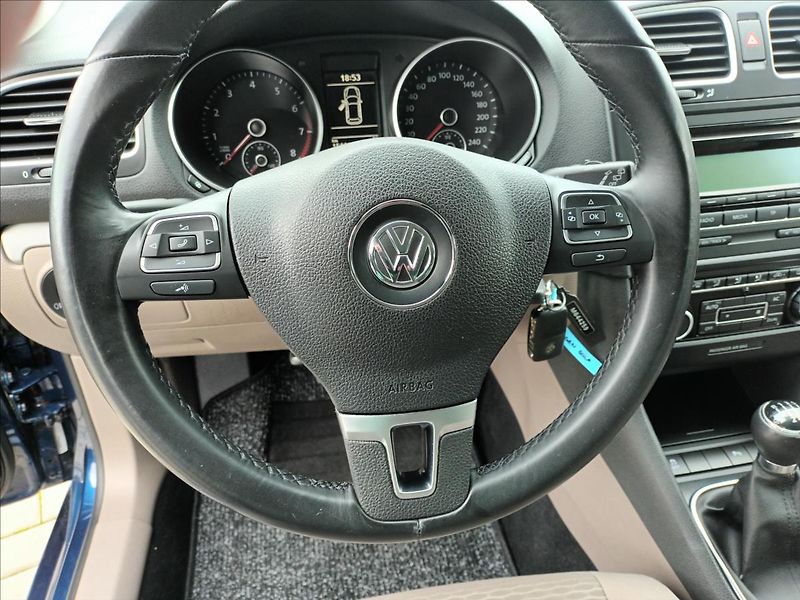 Volkswagen Golf 1,2 TSI,KLIMA,VÝHŘEV,SERVISKA - fotka 15 z 40