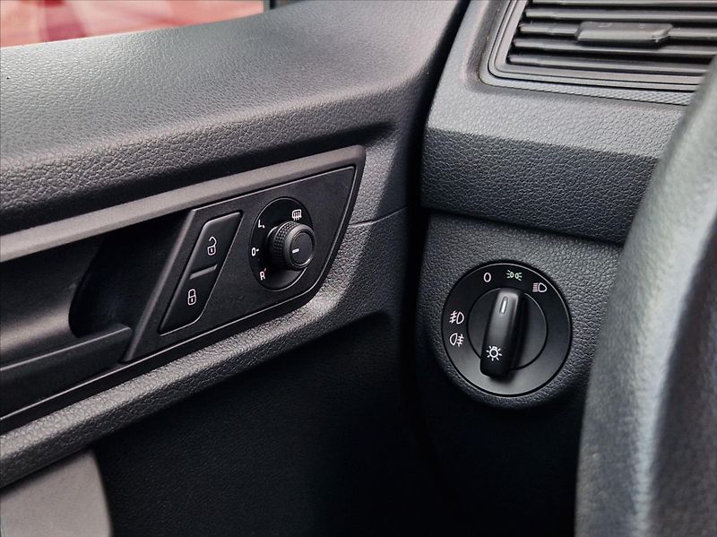 Volkswagen Caddy 1,0 TSI 75kW AC VÝHŘEV 5MÍST - fotka 30 z 32