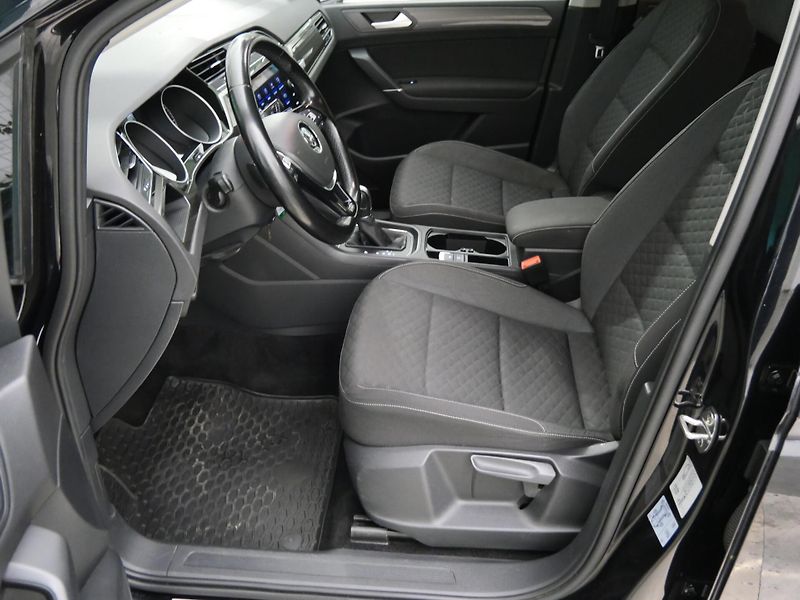 Volkswagen Touran - fotka 11 z 24