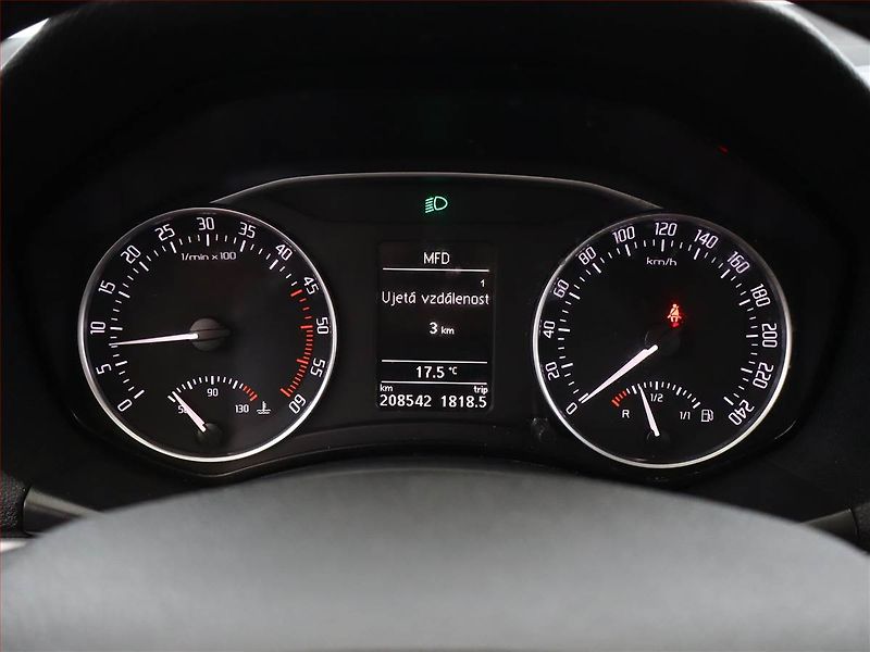 Škoda Octavia (2010) 1.6 TDI, Xenony, Tempomat - fotka 9 z 15