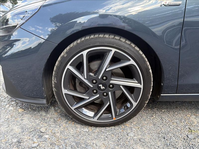 Hyundai i30 1,5 1.5 T-GDI MildH Family DCT - fotka 23 z 25