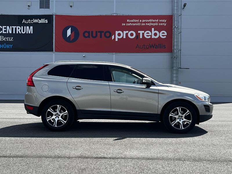 Volvo XC60 3.0 T6 AWD Aut. Summum TZ  - fotka 3 z 24