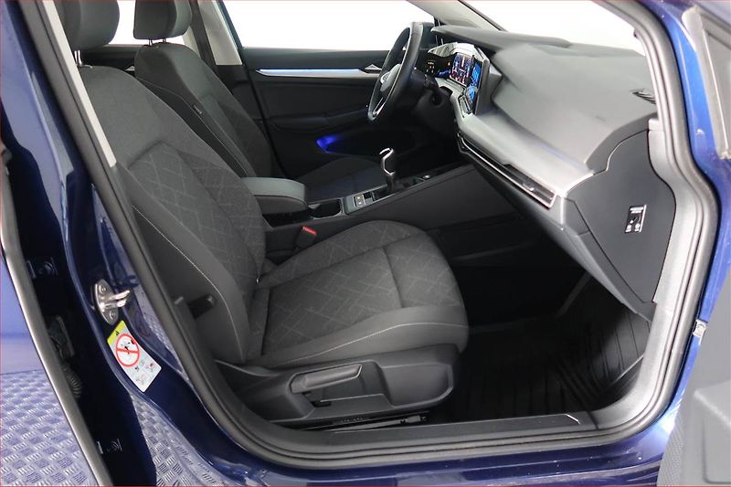 Volkswagen Golf (2024) 1.5 TSI - fotka 9 z 18