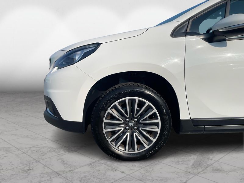 Peugeot 2008 1.2 Active Pure Tech - fotka 10 z 24