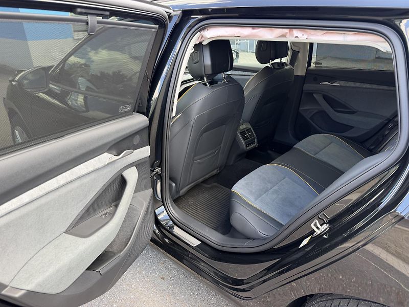 Škoda Superb Kombi 1,5i hybrid auto. závěs - fotka 15 z 19