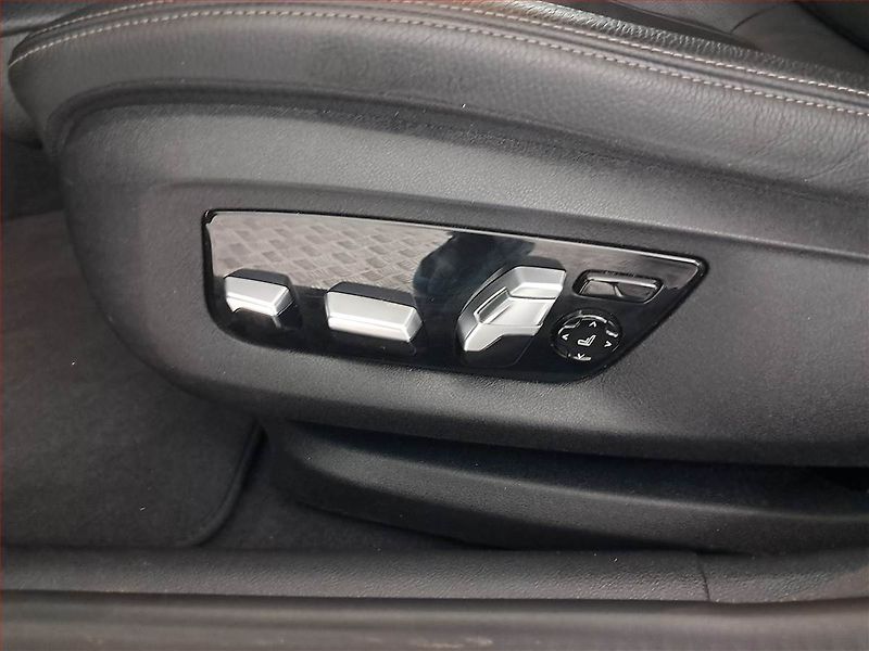 BMW Řada 5 (2020) M Sport 530d xDrive - fotka 17 z 25