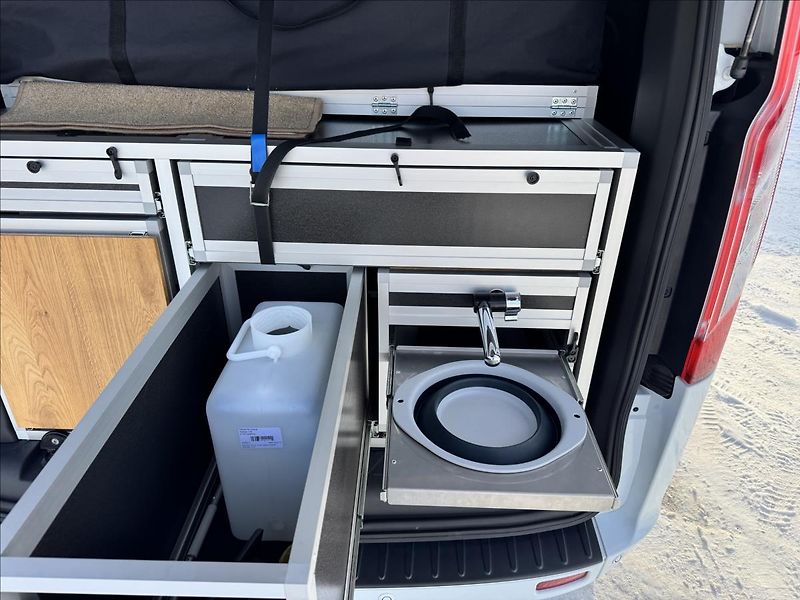 Ford Tourneo Custom 2,0 Obytná úprava TDCi L2H1 - fotka 7 z 15