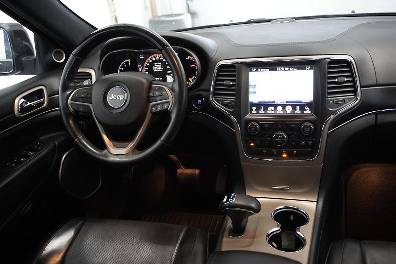 Jeep Grand Cherokee 3,0 CRD 4X4 - fotka 23 z 31