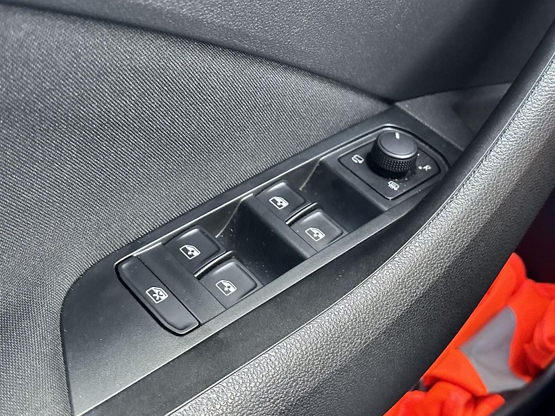 Škoda Kamiq (2023) 1.5 TSI Scoutline - fotka 17 z 30