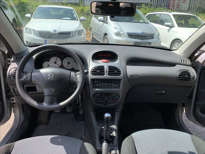Peugeot 206 1,4 i,ČR - fotka 9 z 17