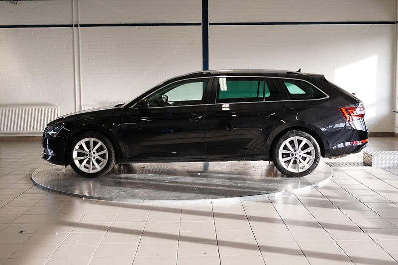 Škoda Superb - fotka 3 z 30