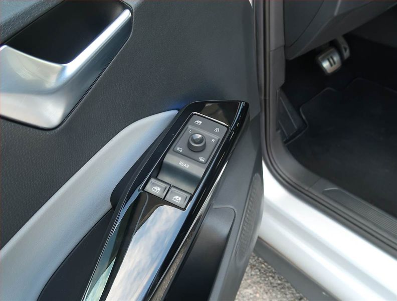 Volkswagen ID.3 (2021) Pro Perf. (62 kWh), SoH 92% - fotka 17 z 22
