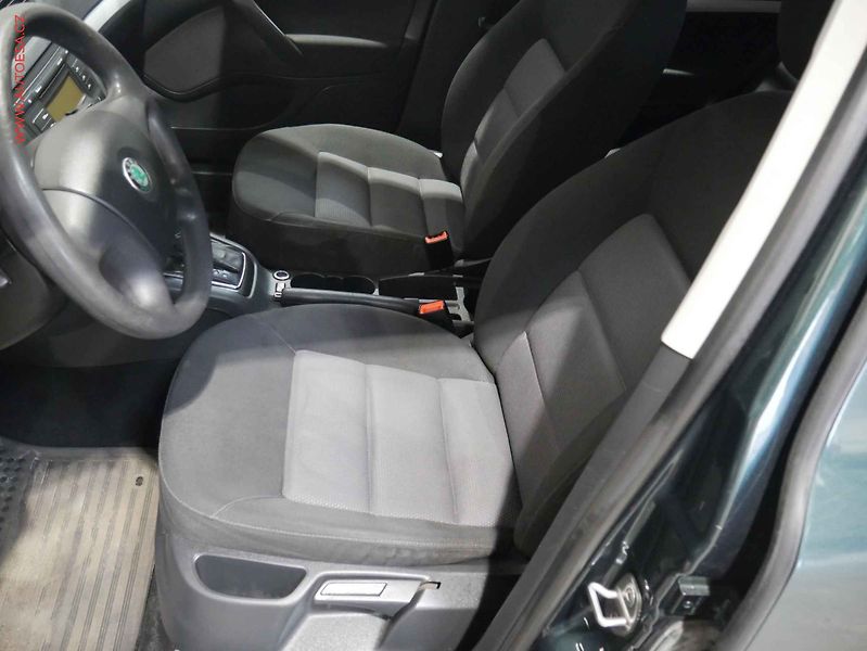 Škoda Octavia (2006) 1.6i, ČR, Ambiente - fotka 9 z 17