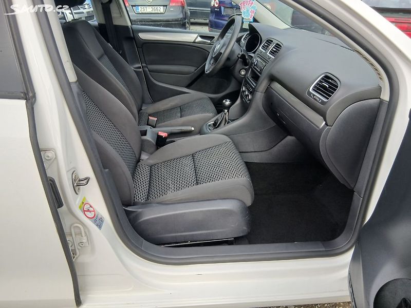 Volkswagen Golf VI 1.6 TDI - fotka 23 z 29