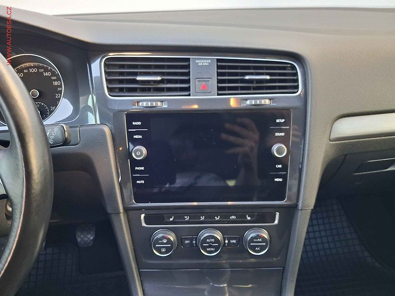 Volkswagen Golf (2018) 1.0TSI, ČR - fotka 12 z 16