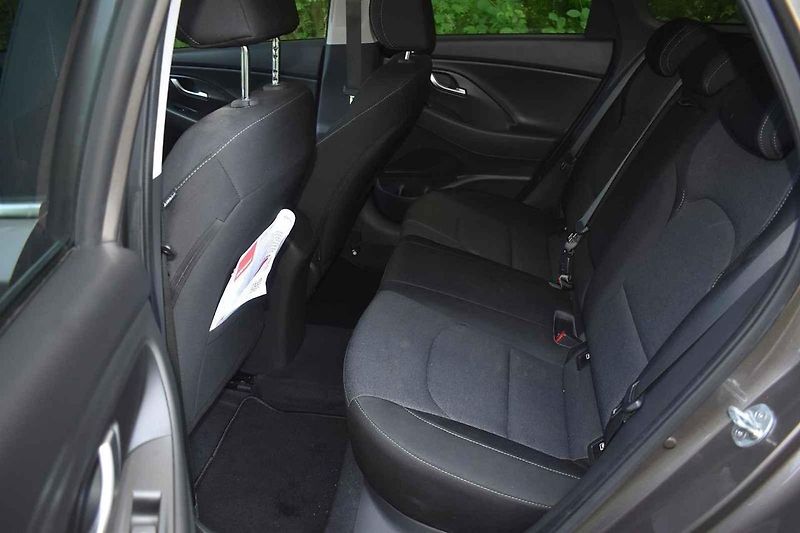 Tříletý exemplář Hyundai i30 kombi může novému majiteli dobře sloužit ještě dlouhou dobu.