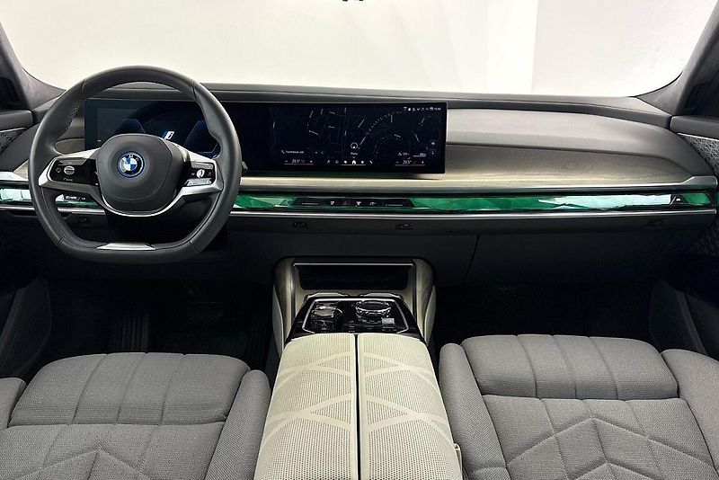 BMW i7 xDrive60 - fotka 8 z 27