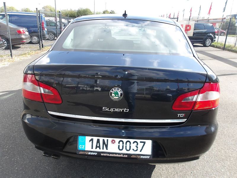 Škoda Superb 2,0TDi 103kW DSG ! ČR ! 2.MAJ. - fotka 8 z 45