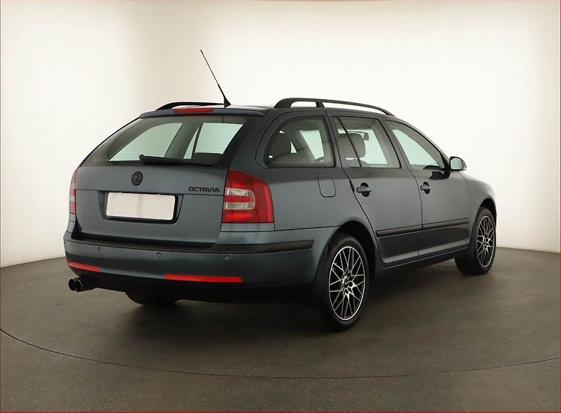 Škoda Octavia (2005) 2.0 TDI, po STK, rezervace - fotka 5 z 12