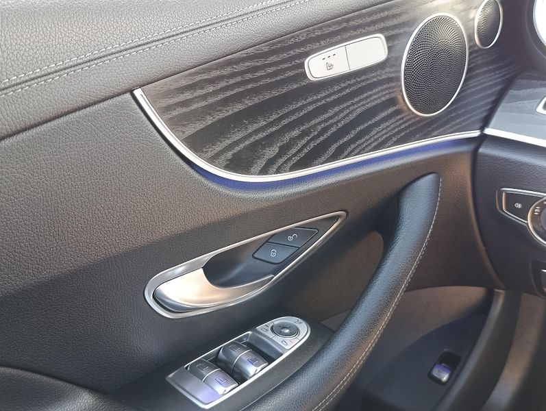 Mercedes-Benz Třídy E 220d 143kW AMG COUPÉ DPH - fotka 26 z 30