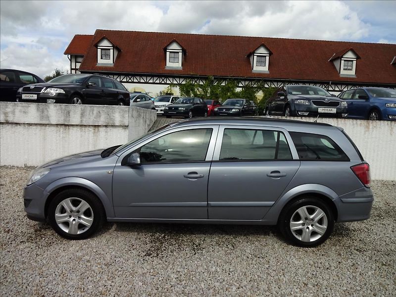 Opel Astra 1,6i 85kW - fotka 4 z 41