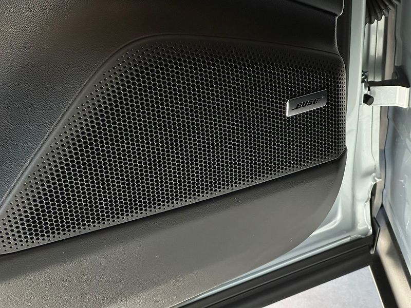 Porsche Macan 4, DriveAssist, Chrono, Masáž - fotka 19 z 37
