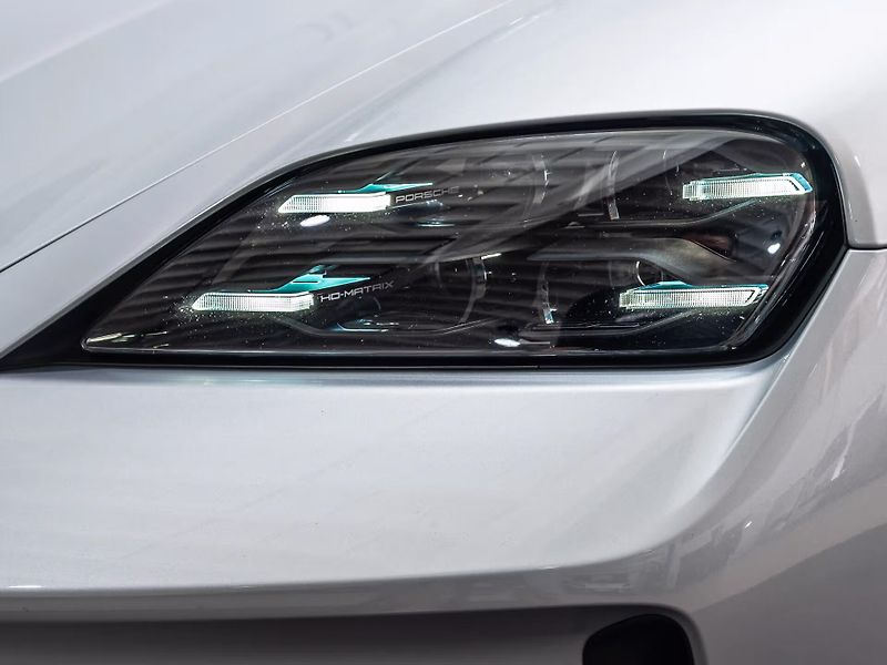 Porsche Taycan GTS Sport Turismo HuD Inno Ven - fotka 6 z 20