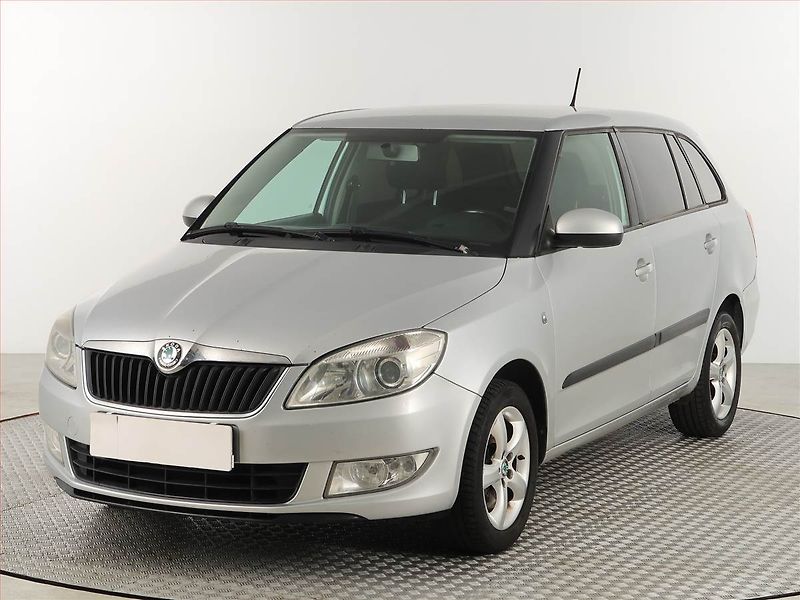 Škoda Fabia (2012) Ambiente 1.2 TSI, po STK - fotka 2 z 17