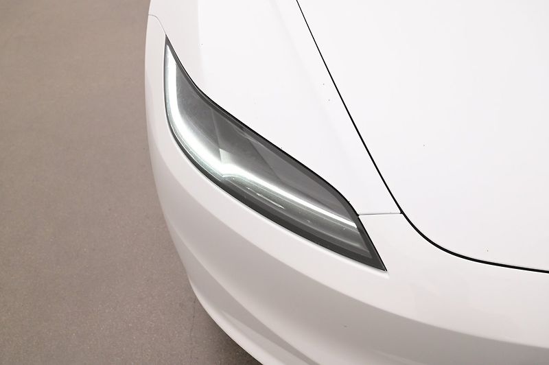 Tesla Model 3 Long Range AWD Highland - fotka 4 z 22