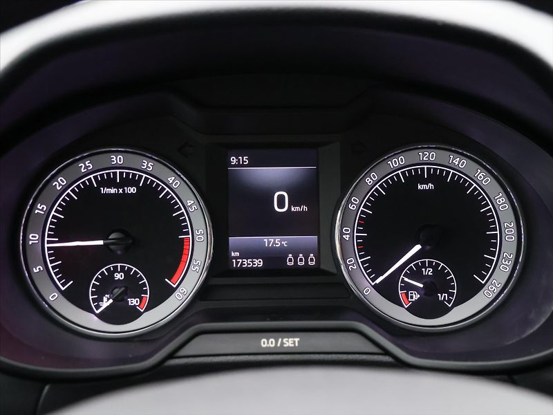 Škoda Octavia 1,6 TDI CZ Style LED Kessy - fotka 14 z 30