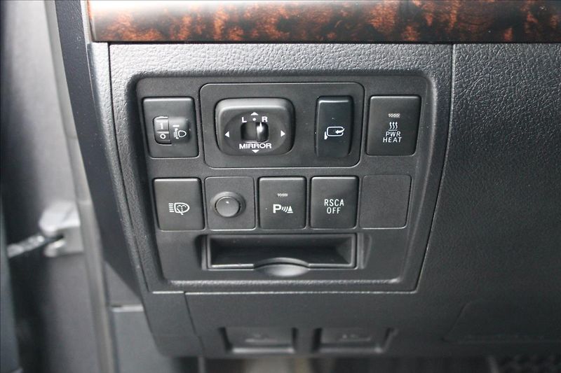 Toyota Land Cruiser 200 4.5 D-4D V8 / CZ - fotka 14 z 38