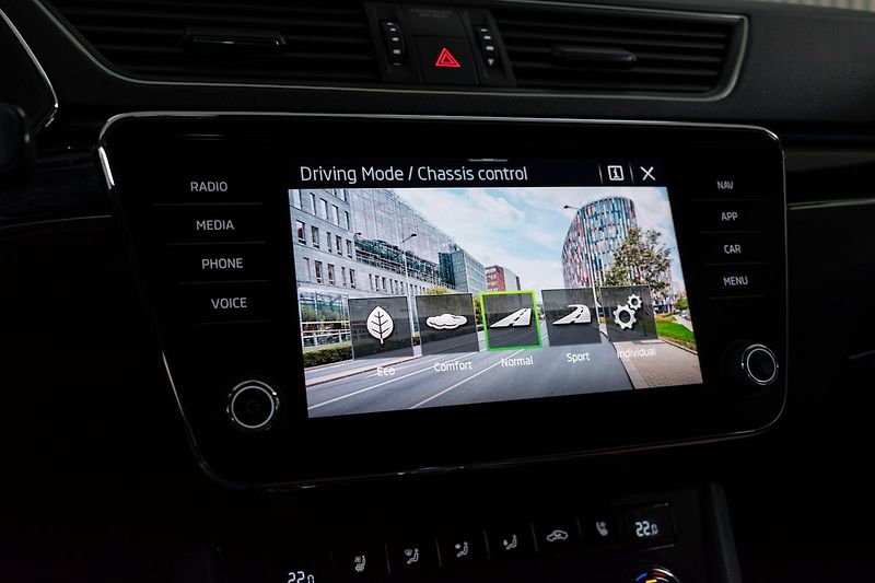 Škoda Superb TDI 147kW L&K 4x4*DPH*ČR 1.MAJ - fotka 31 z 48