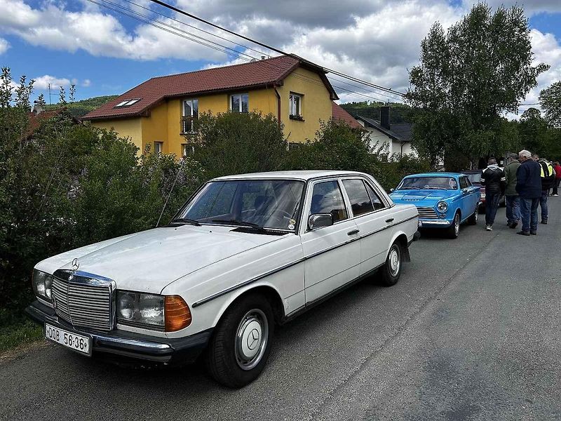 Jízda historických vozidel po Pašeráckých stezkách v obci Rybník.