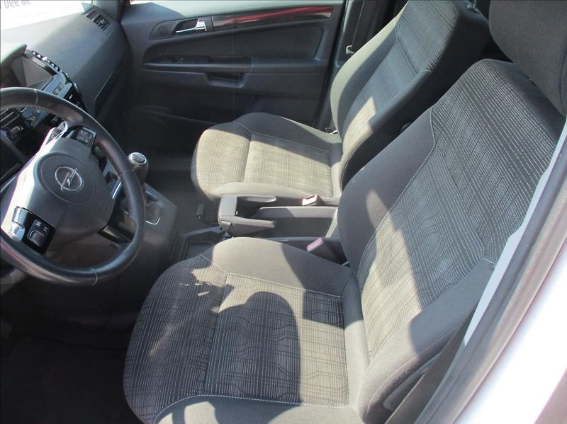 Opel Zafira 2,2 i, ,serviska, 7 míst, - fotka 14 z 32