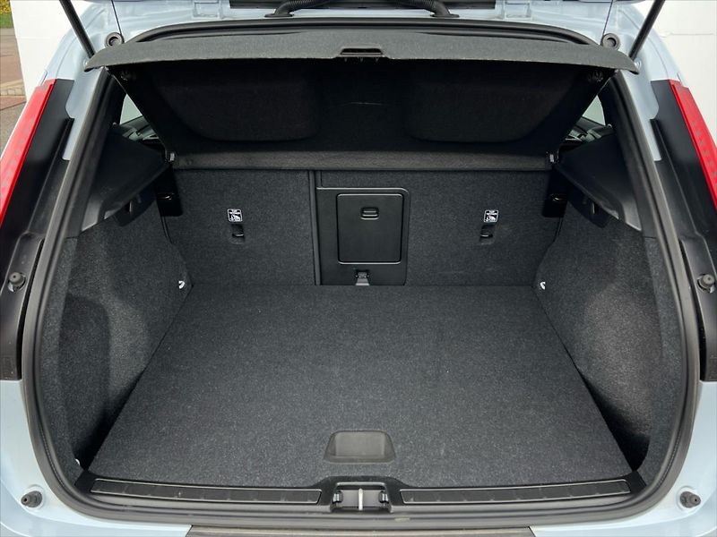 Volvo EX40 1,0 175kW Single Motor  CORE - fotka 14 z 25