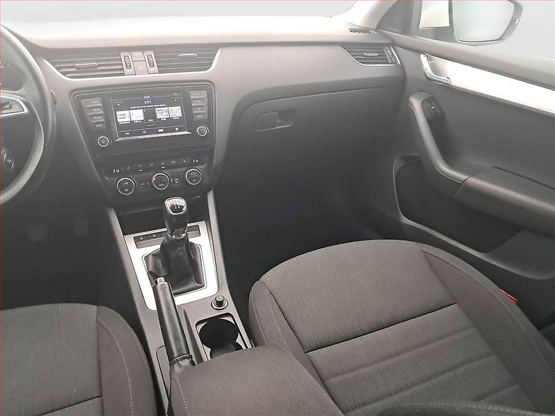 Škoda Octavia (2015) 1.6 TDI, Serv.kniha, Bi-Xenony - fotka 8 z 16