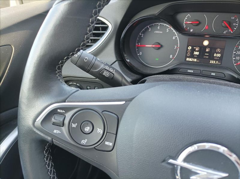Opel Grandland X 1,2 Turbo - fotka 16 z 23