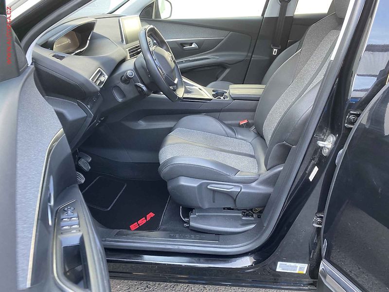 Peugeot 3008 (2020) 1.2 PT, Allure, navi, kamera - fotka 9 z 19