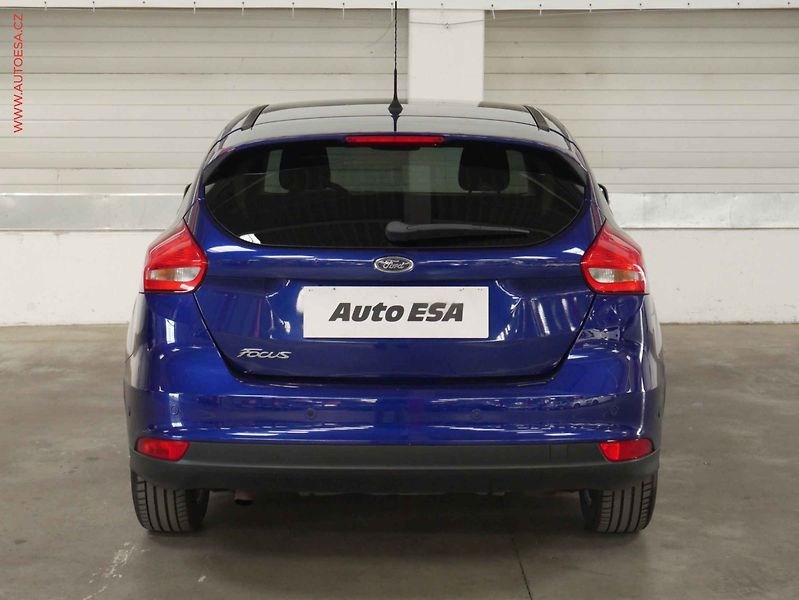 Ford Focus (2015) 1.5 TDCi, Navi, AC, park - fotka 5 z 23