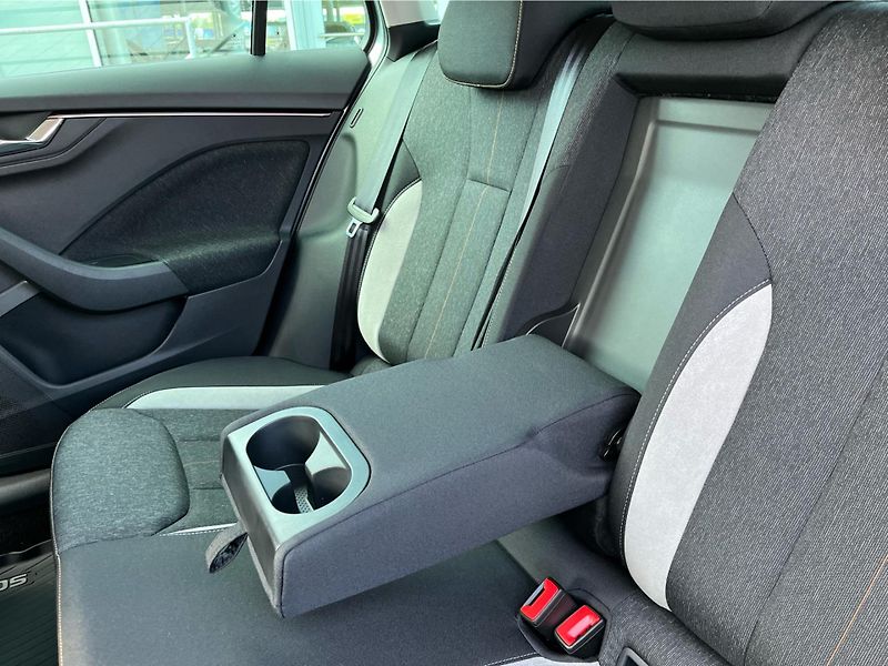 Škoda Scala 1,0 TSI 85 kW TOP SELECTION - fotka 24 z 28