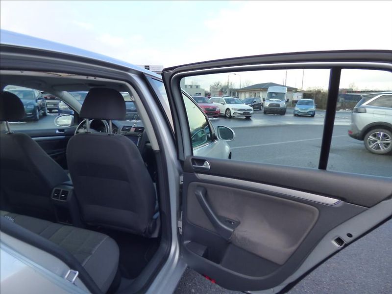 Volkswagen Golf 1,6 Digi Klima,Webasto  Tour - fotka 14 z 42