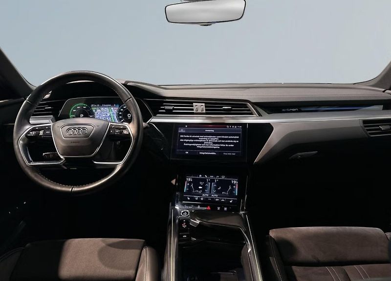 Audi Q8 e-tron 55 Q 360k Pano Tažné BLIS - fotka 7 z 22