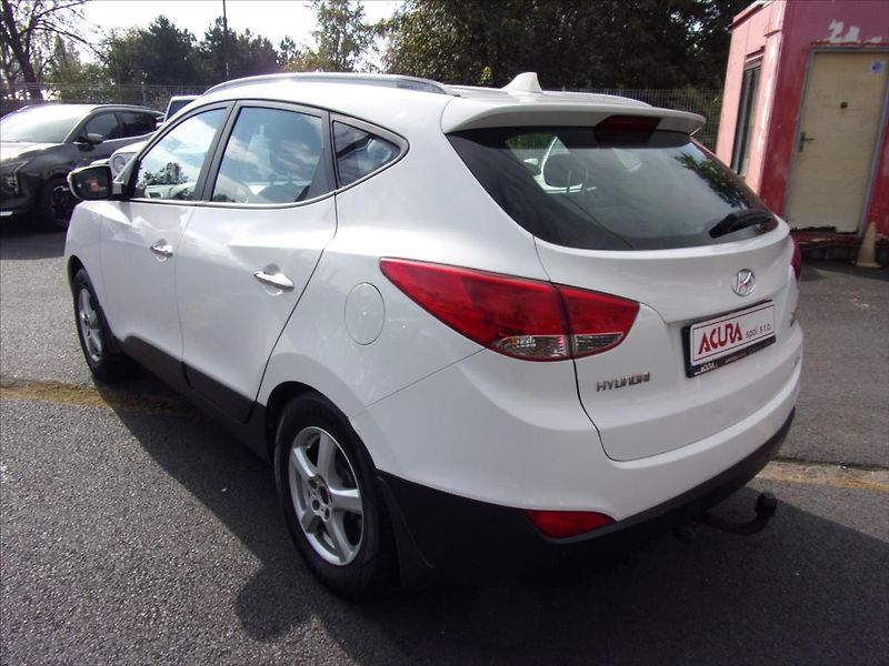 Hyundai ix35 2,0 CRDi Trikolor 4x4 100kW - fotka 6 z 26
