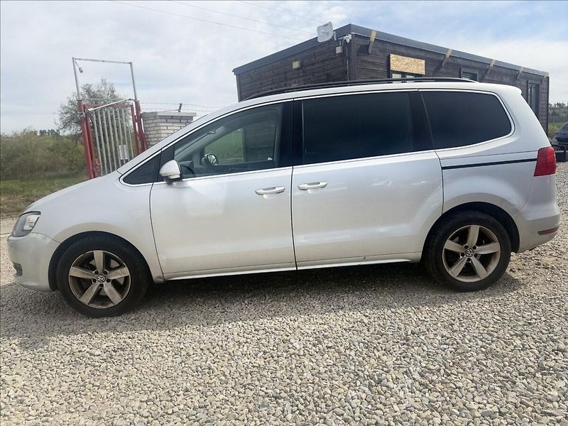Volkswagen Sharan 2,0 TDI HIGHLINE WEBASTO 125kW - fotka 7 z 21