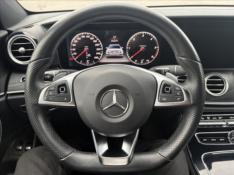 Mercedes-Benz Třídy E 3,0 E 350 d 4M ČR - fotka 5 z 20