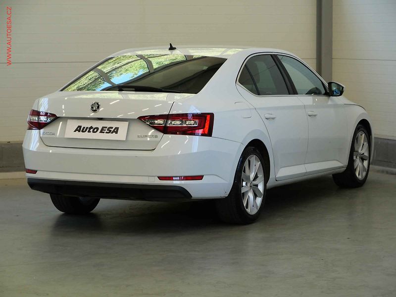 Škoda Superb (2017) 2.0TDi, ČR, DSG, bixen - fotka 4 z 24