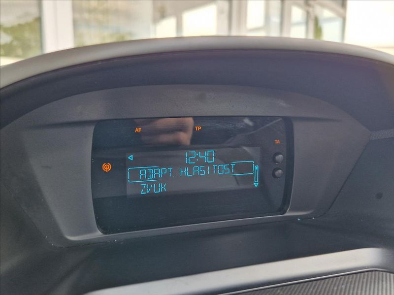 Ford Kuga 1,5 i EB 88kW AC VÝHŘEV NOVSTK - fotka 27 z 36