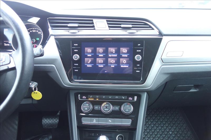 Volkswagen Touran 2,0 TDi 110KW,ČR,SERV.KN.,DSG. - fotka 22 z 34
